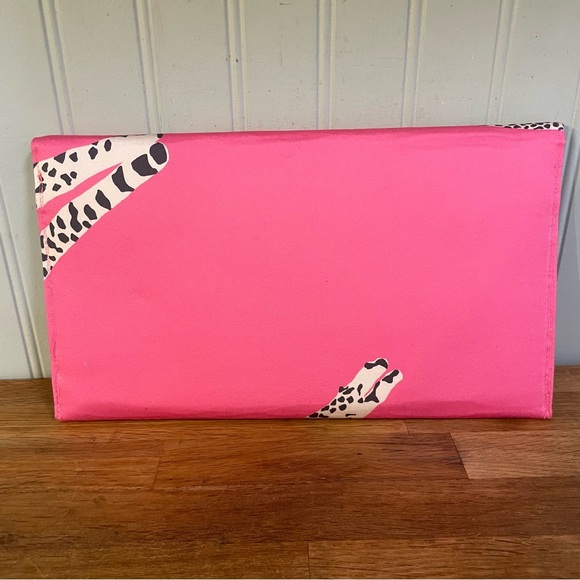 Garland Cheetah Clutch - Picture 2 of 7